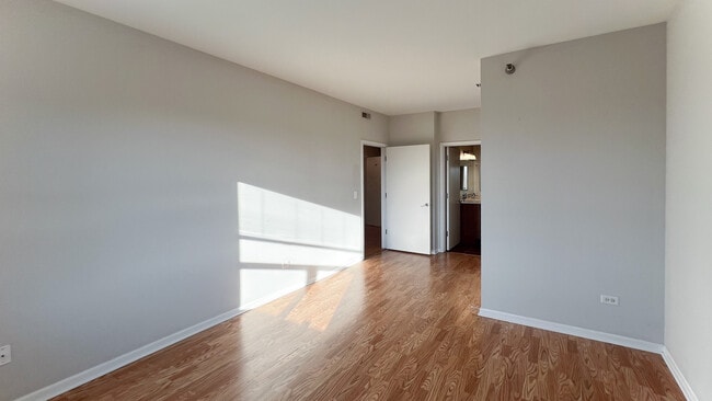 Building Photo - 100 N Hermitage Ave