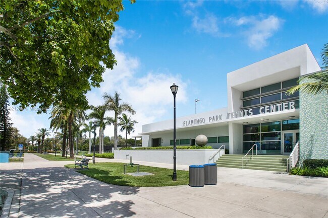 Building Photo - 1331 Lincoln Rd