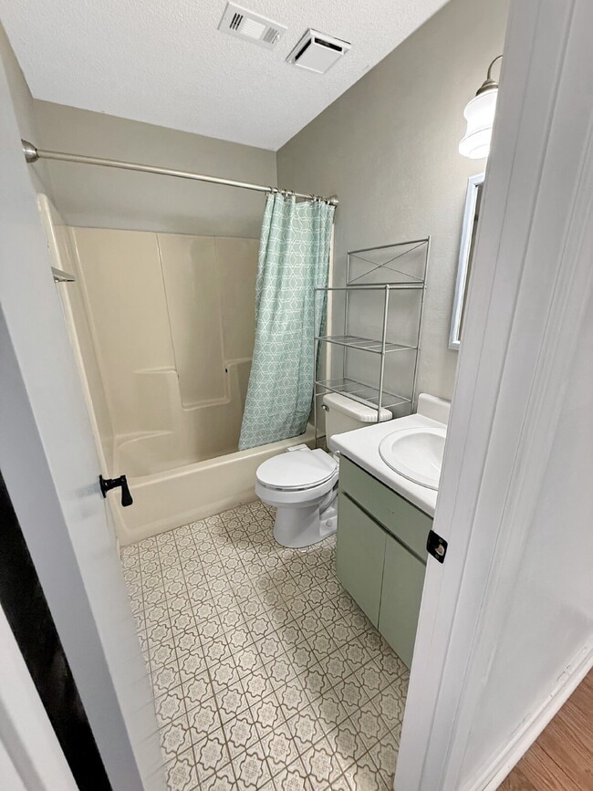 Building Photo - Spacious Corner Lot Rental in Milton, FL