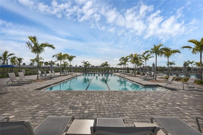 Building Photo - 15716 Barefoot Beach Dr