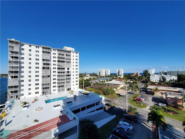 Building Photo - 1401 N Riverside Dr