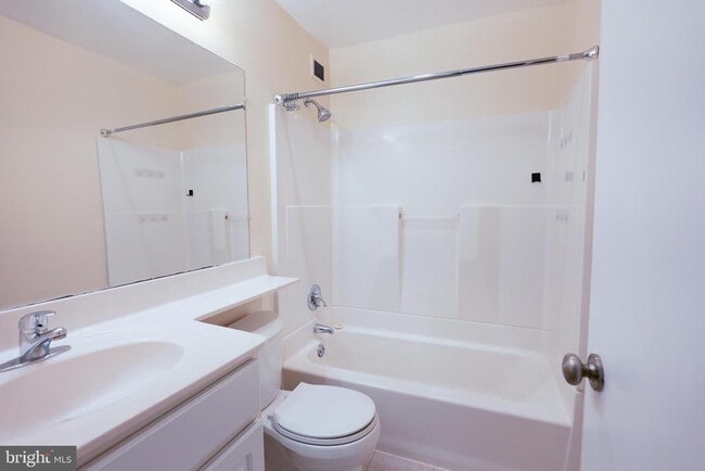 Building Photo - 1730 Arlington Blvd