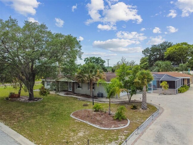 Building Photo - 1302 Brandonwood Dr