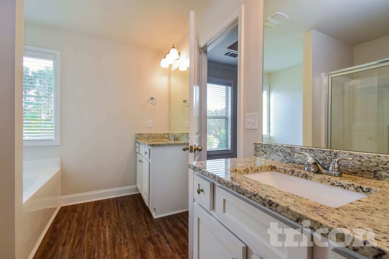 Building Photo - 4352 Bella View Dr