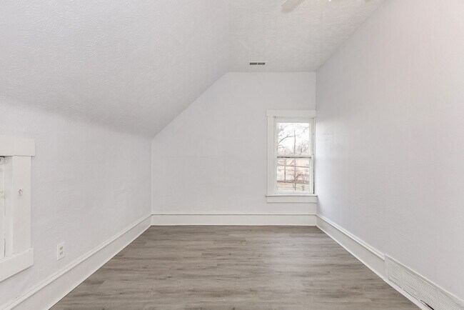 Building Photo - 2307 Garden Ave