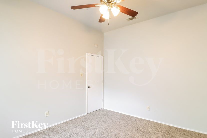 Building Photo - 1129 Rosewood Ln