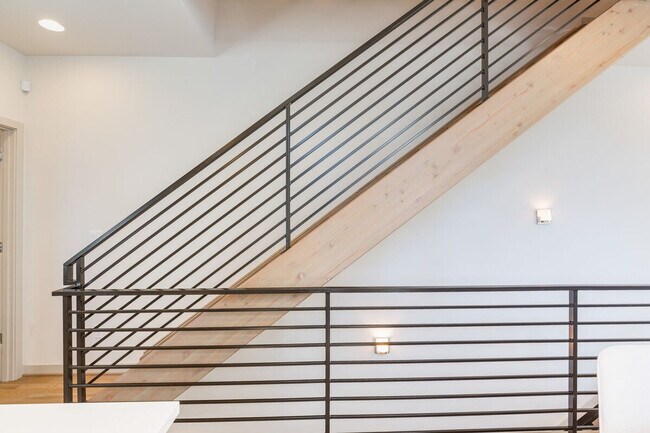 Building Photo - 2114 3rd Ave N