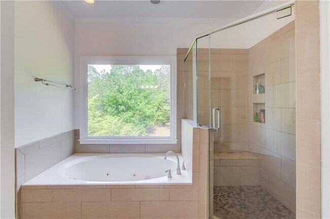 Building Photo - 2870 Roanoke Rd