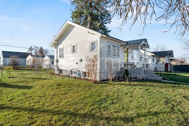 Building Photo - Welcome to this charming 1-bedroom, 1-bathroom home located in the vibrant city of Spokane, WA.