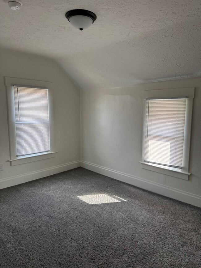 Building Photo - 2 Bedroom, 1 Bath Single Family Home - South Side, Columbus