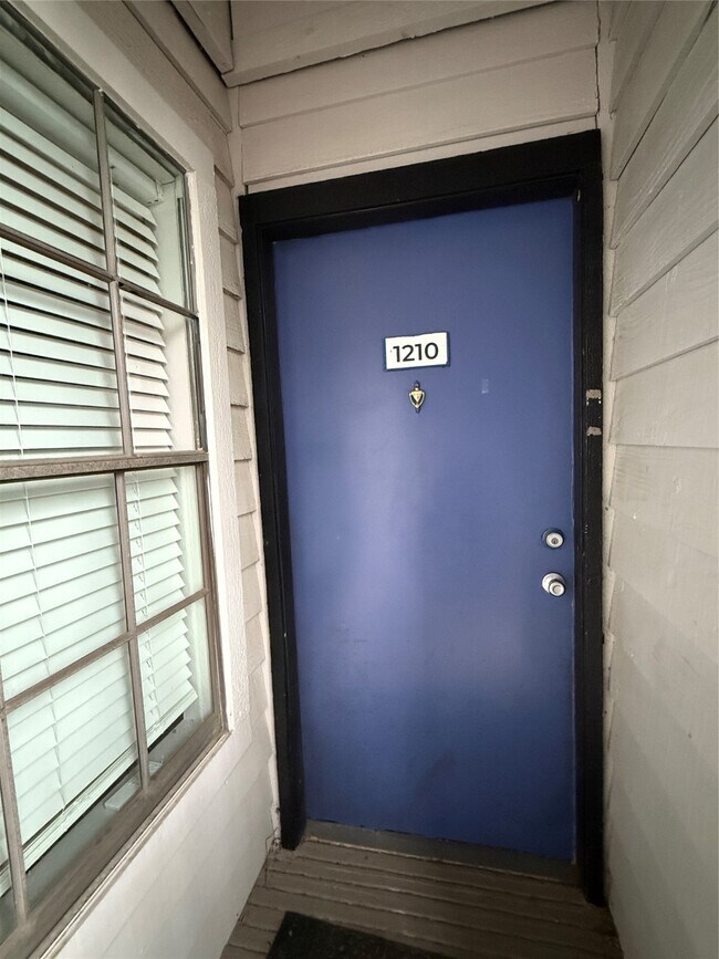 Building Photo - 2701 W Bellfort Ave