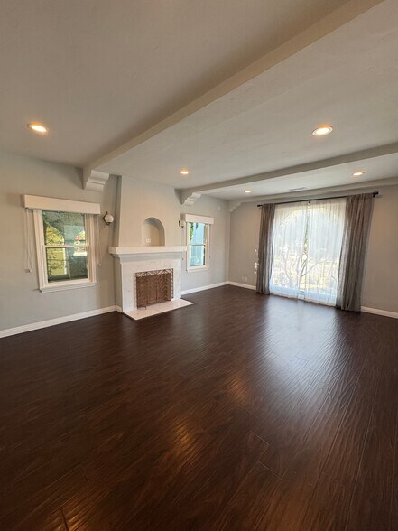 Living room - 3100 W 78th St