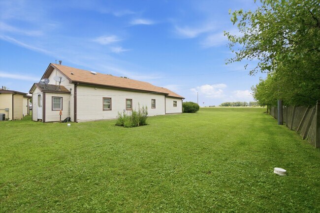 Building Photo - 24134 IL-53