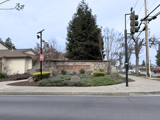 Building Photo - 1975 Olmo Way