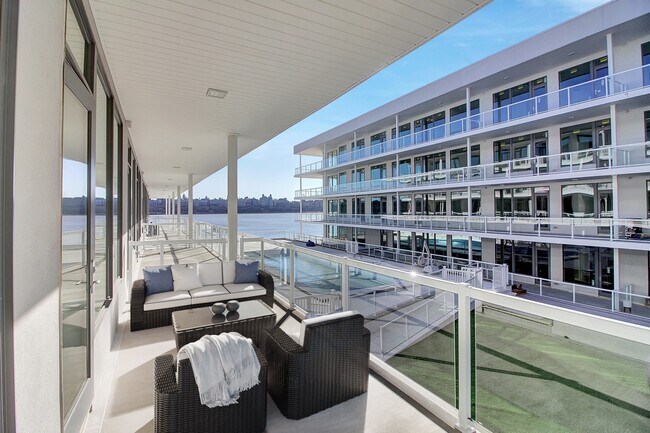 Building Photo - 3 Somerset Ln