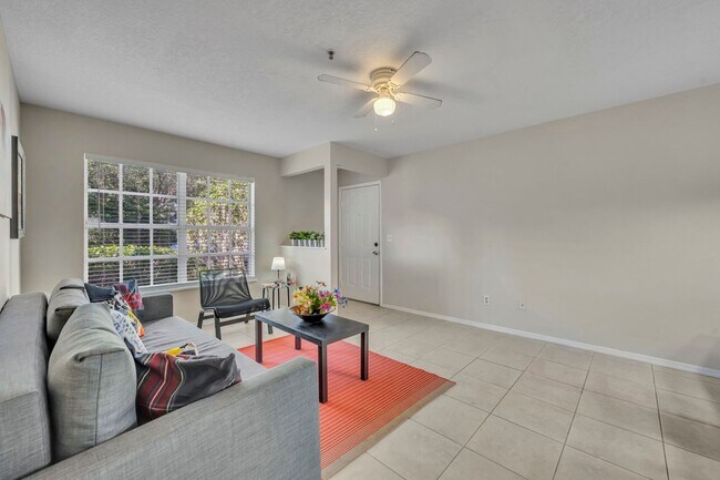 Building Photo - UCF Condo Utilities included