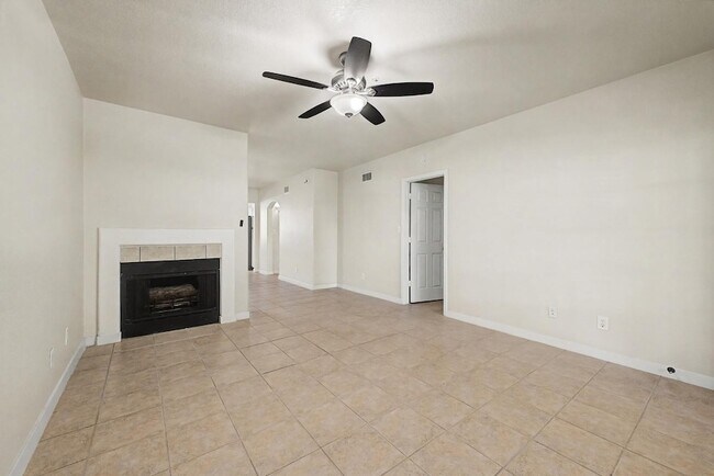 Building Photo - 6885 E Cochise Rd