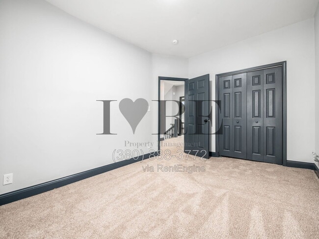 Building Photo - 806 Sullivant Ave