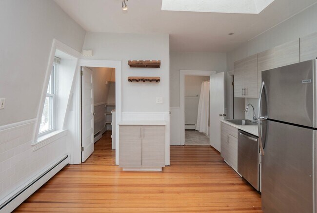 Building Photo - 103 Almy St