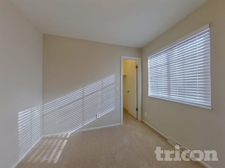 Building Photo - 10435 W 107th Pl