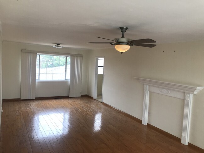 Building Photo - Beautiful Remodeled House with Large Fenced Lot and Big Garage