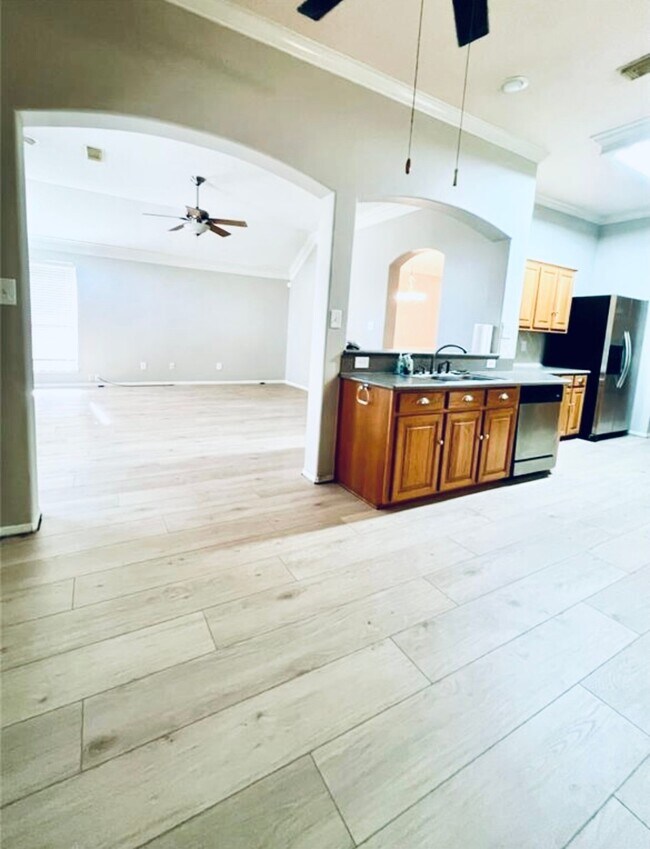 Building Photo - 13607 Mansor Dr