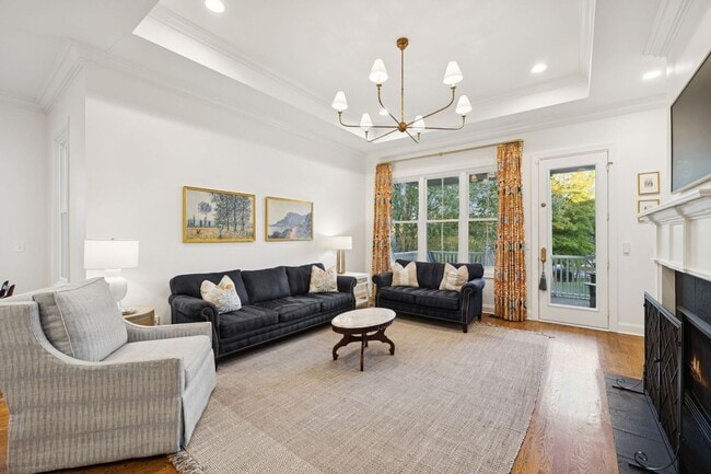 Building Photo - Luxury Executive Rental in Highlands of Ladd Park