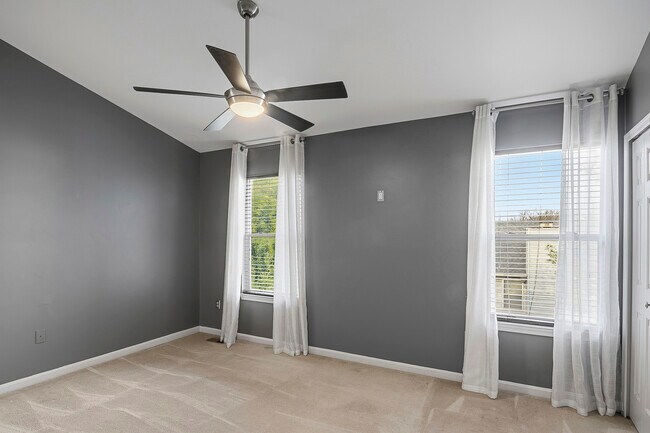 Building Photo - 1 Lanhill Ct