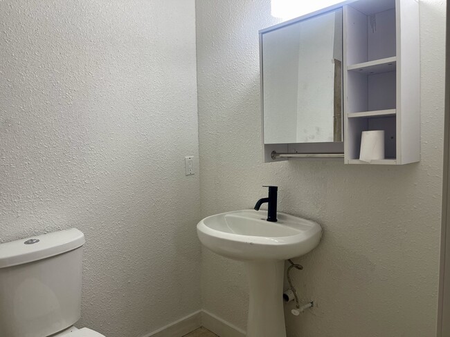 Building Photo - 5819 Flax Bourton St
