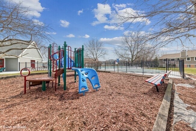 Building Photo - 607 Stone Cir Ct