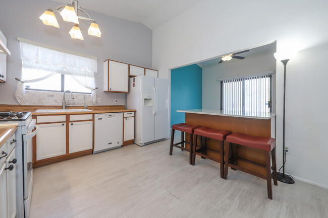Building Photo - 10281 E Foxmoor Dr