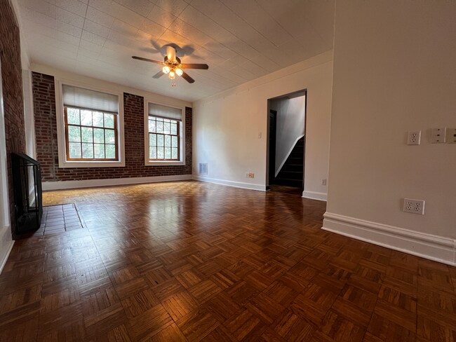 Building Photo - 4149 W Pine Blvd
