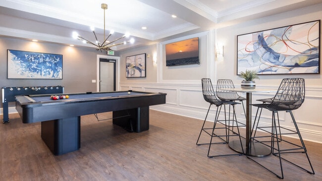 Resident Lounge with Billiards - City Pointe