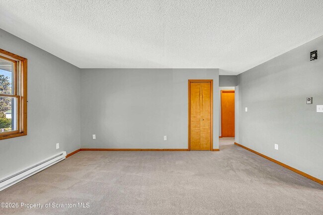 Building Photo - 809 Moosic Rd