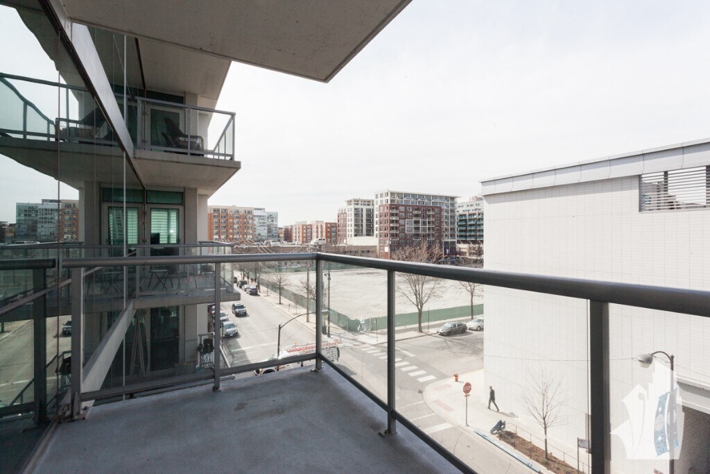 Building Photo - 123 S Green St