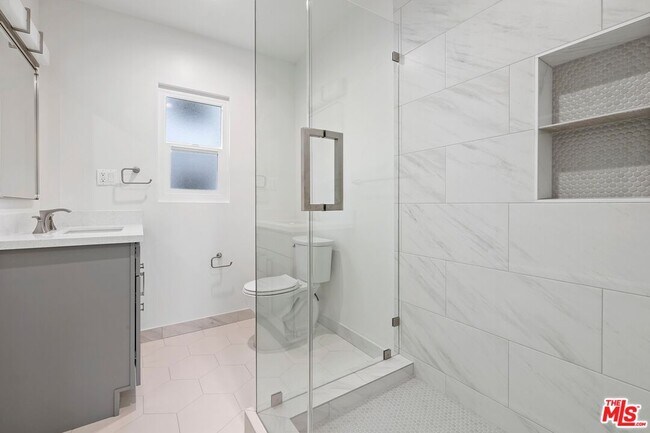 Building Photo - 1250 N Crescent Heights Blvd