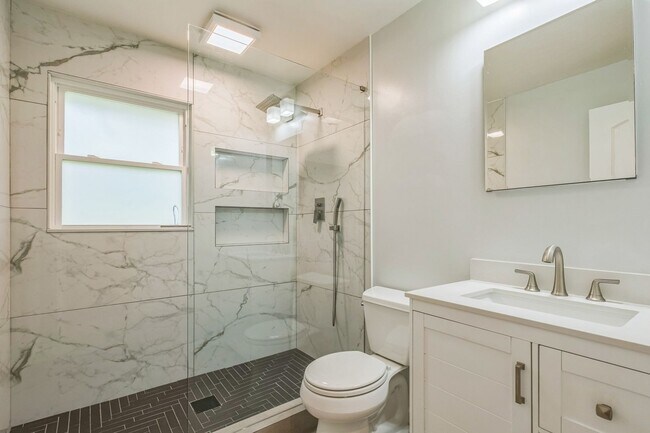 Building Photo - Charming 3BR House in Decatur