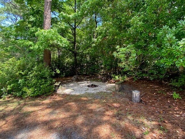 Building Photo - Welcome to this stunning fully furnished 4...