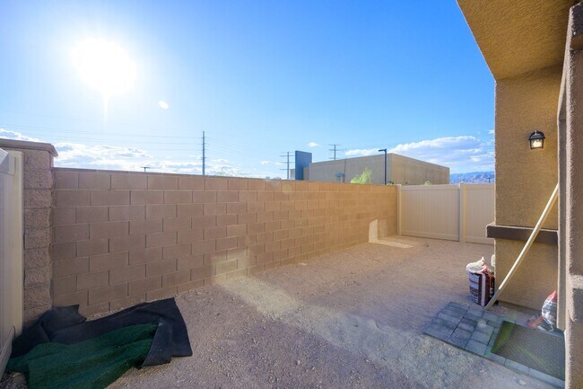 Building Photo - NW 3 Bedroom Townhouse!! Gated Community Pool!! 2 Car Garage!!! No Carpet downstairs.