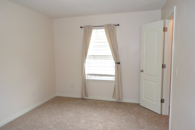 Building Photo - Beulah 4BR Home in Audrey Plantation Near Navy Federal with Side-Entry Garage & Fenced Backyard