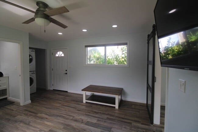 Building Photo - Newly Remolded One Bedroom in Quiet Wahiaw...