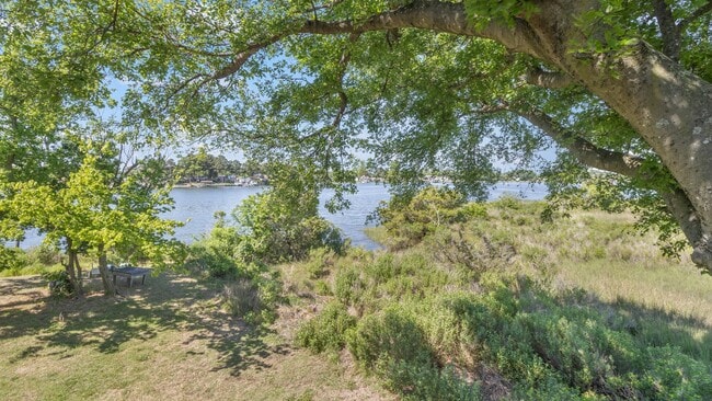 Building Photo - 9506 13th Bay St