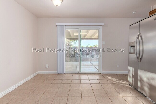Building Photo - 5438 S 46th Pl