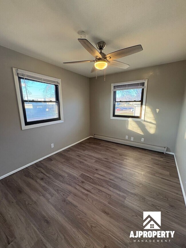 Building Photo - 3014 S Phillips Ave