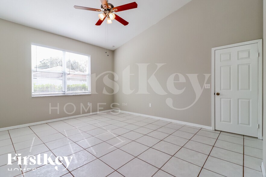 Building Photo - 11805 Cliffwood Ct