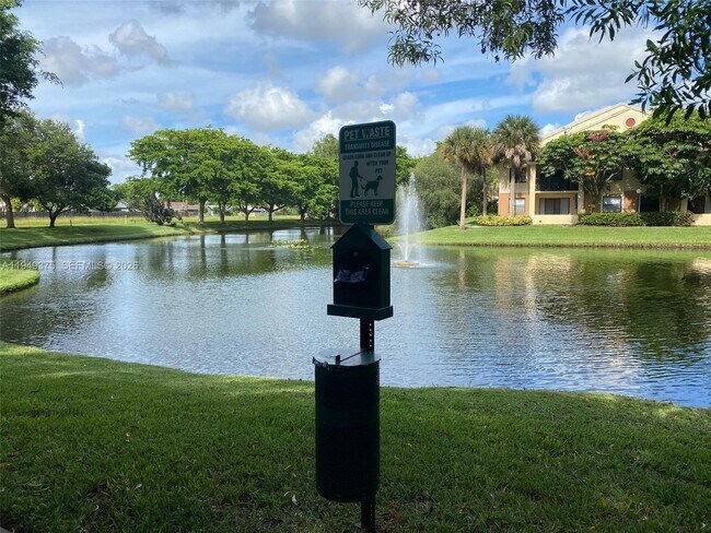 Building Photo - 9999 Summerbreeze Dr