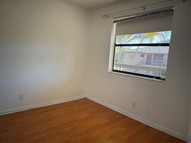 Building Photo - 10007 Winding Lake Rd