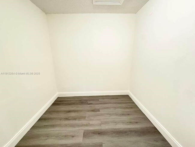 Building Photo - 405 SE 23rd Ave