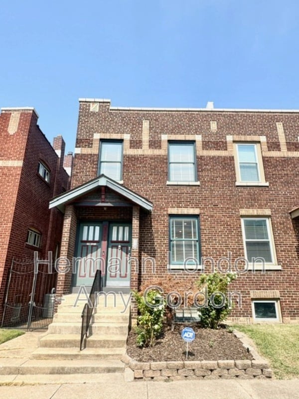 Building Photo - 2145 Victor St