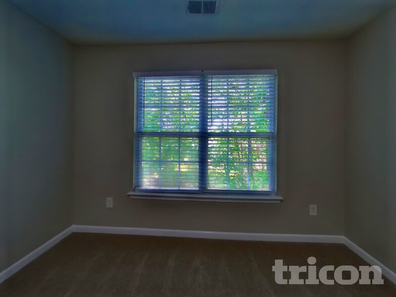 Building Photo - 225 Lossie Ln